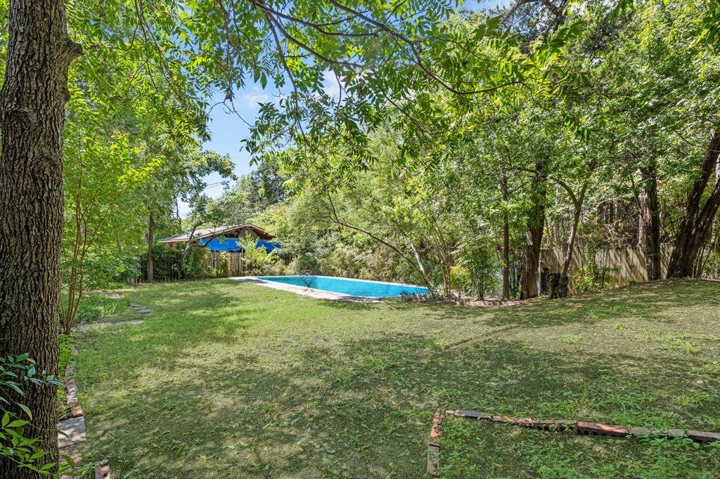 Pool virtually filled with water