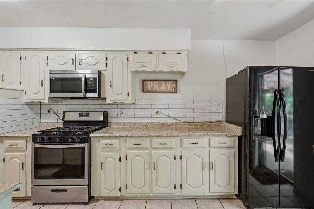 Tile backsplash