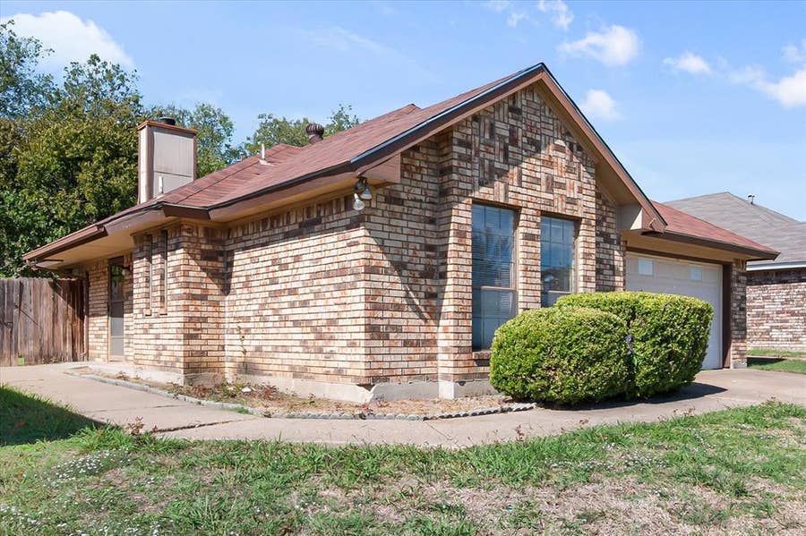 Property photo for 5606 Congressional Drive, Arlington, TX