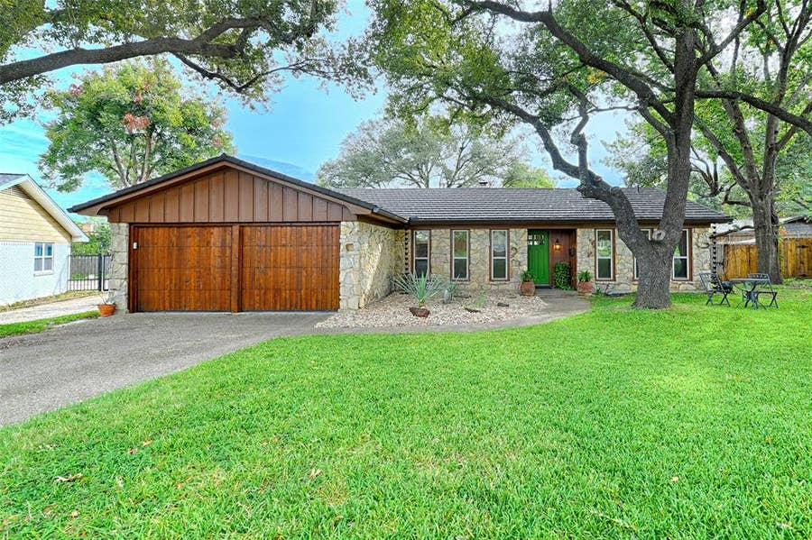 Property photo for 801 Raintree Road, Fort Worth, TX
