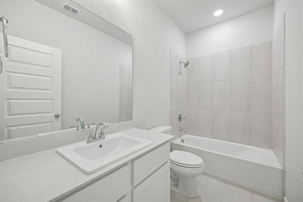 2118 Sunshining Road, Princeton, TX 75407 Bathroom in the Masters home plan – REPRESENTATIVE PHOTO