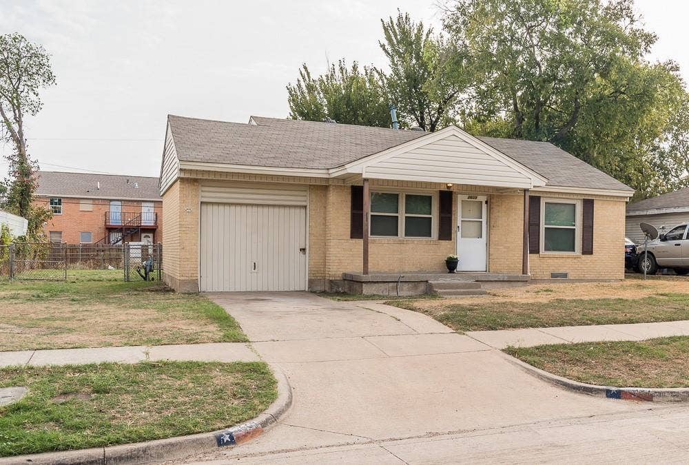 2609 Holm Drive, Garland, TX 75041 1Car Garage