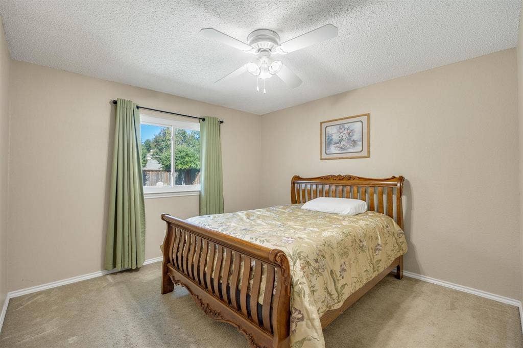 1025 Brownfield Drive, Mesquite, TX 75150 Neutral interior space featuring carpeted flooring, a ceiling fan with integrated lighting, and a single-pane horizontal window