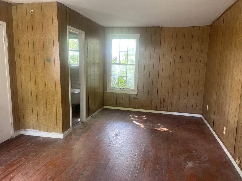 2707 Grim Avenue, Waco, TX 76707 With bath and kitchenette area