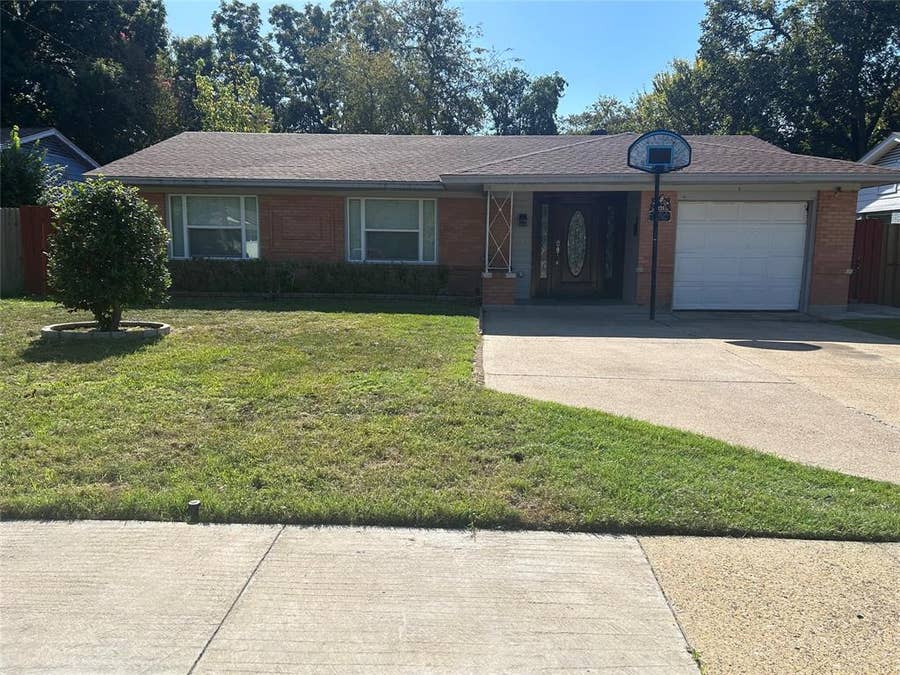 Property photo for 3136 Chatsworth Drive, Farmers Branch, TX