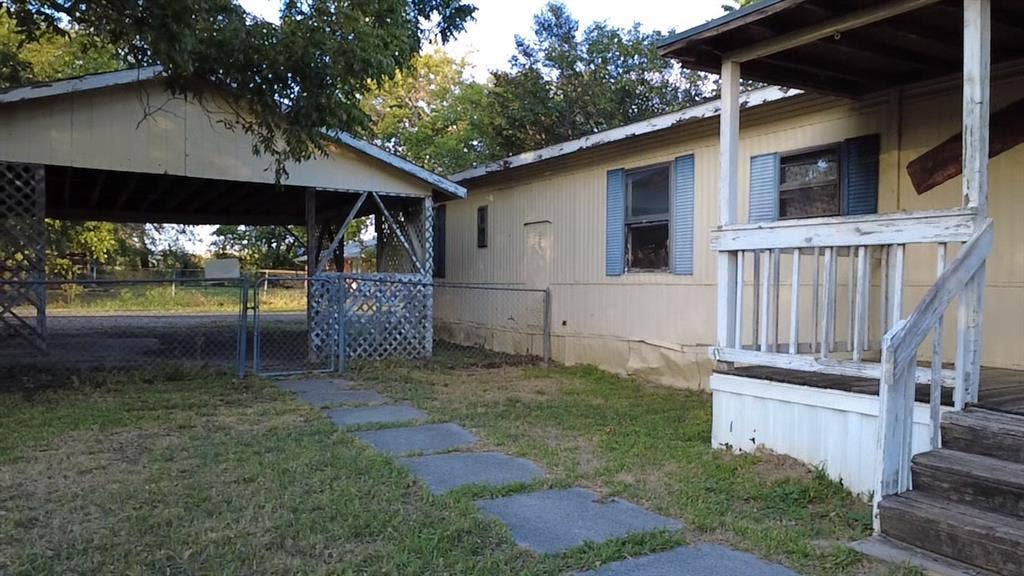 407 W Witt Street, Wolfe City, TX 75496 407 W Witt Street, Wolfe City, TX 75496