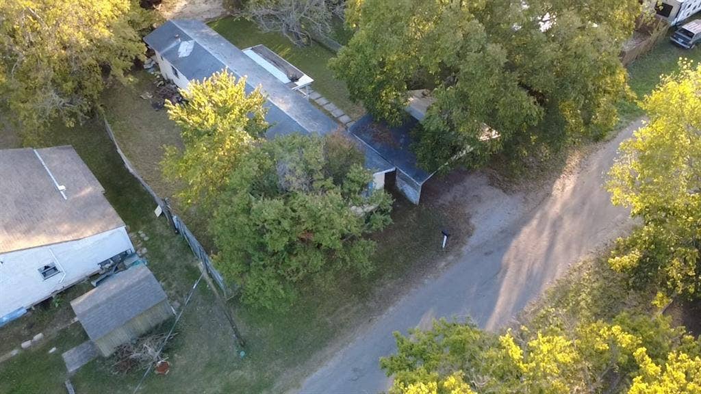 407 W Witt Street, Wolfe City, TX 75496 407 W Witt Street, Wolfe City, TX 75496
