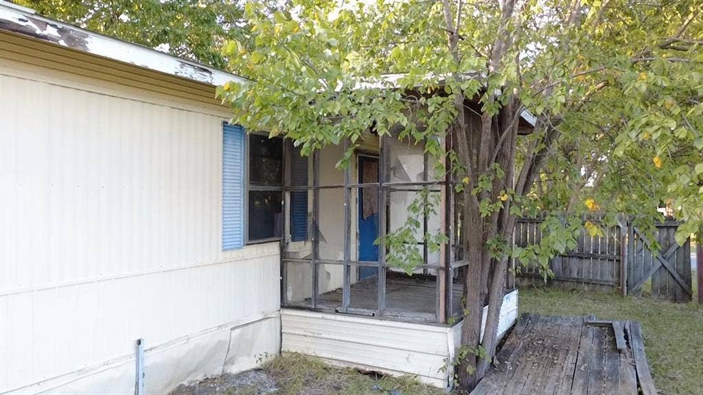 407 W Witt Street, Wolfe City, TX 75496 407 W Witt Street, Wolfe City, TX 75496