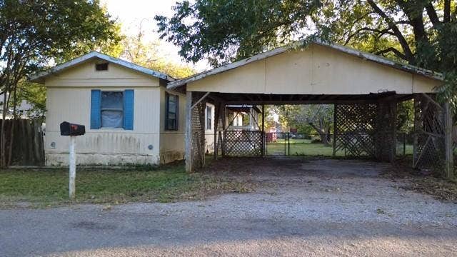 407 W Witt Street, Wolfe City, TX 75496 407 W Witt Street, Wolfe City, TX 75496