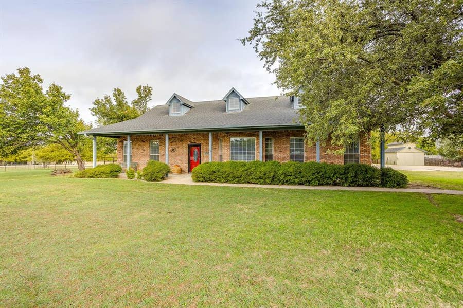 Property photo for 3207 Bluebonnet Circle, Weatherford, TX