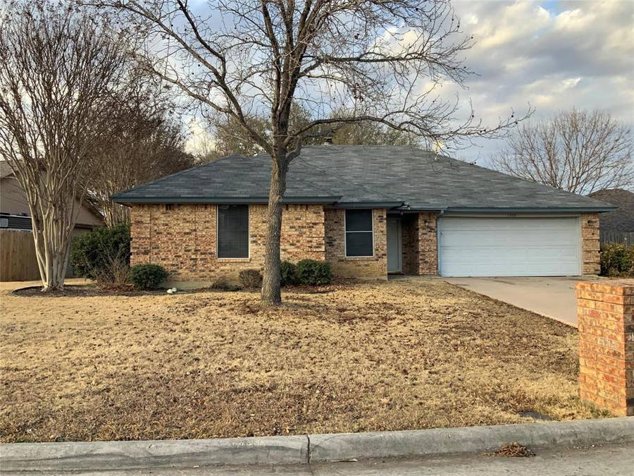 Property photo for 1503 Warwick Drive, Mansfield, TX