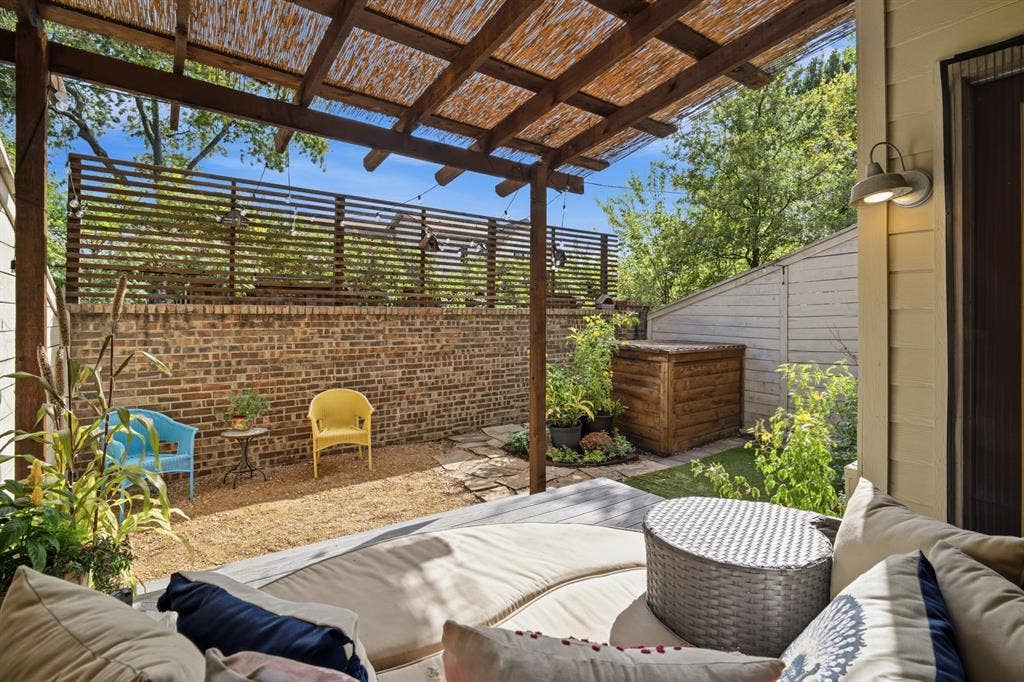 6840 E Northwest Highway, Dallas, TX 75231 6840 E Northwest Highway, Dallas, TX 75231