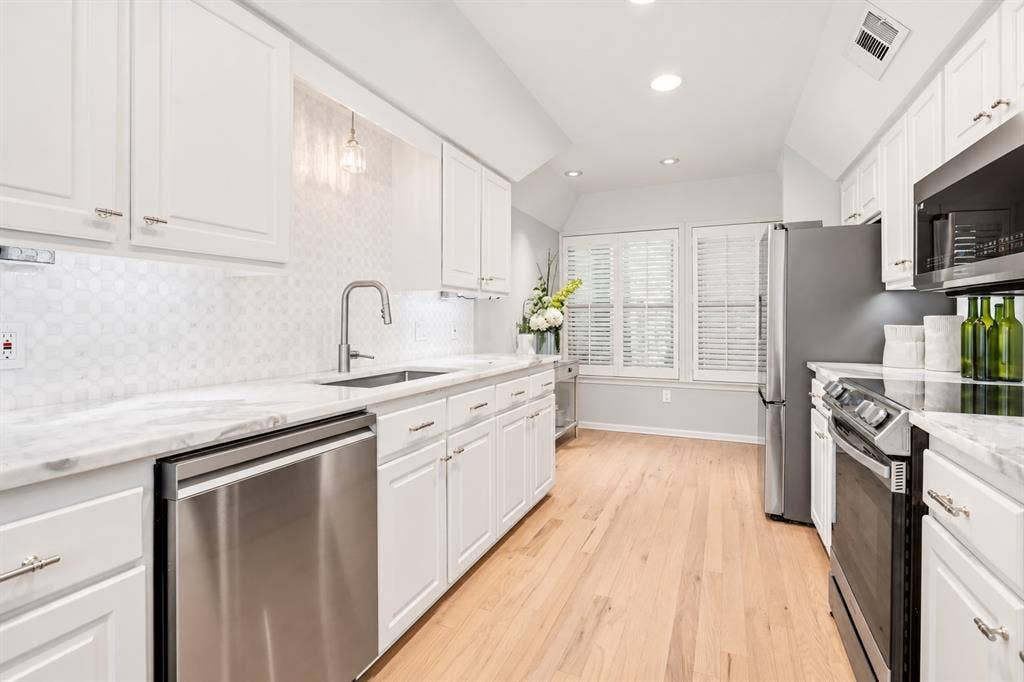 6840 E Northwest Highway, Dallas, TX 75231 6840 E Northwest Highway, Dallas, TX 75231
