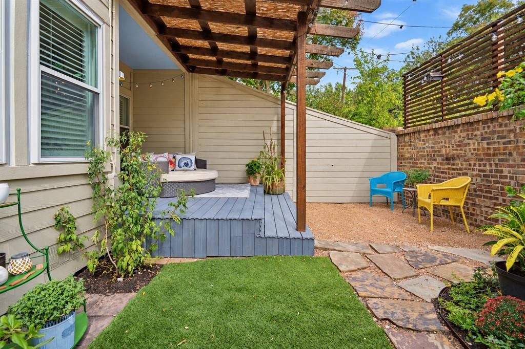 6840 E Northwest Highway, Dallas, TX 75231 6840 E Northwest Highway, Dallas, TX 75231