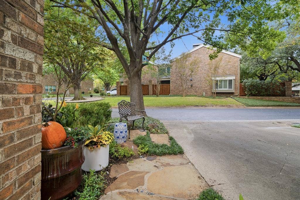 6840 E Northwest Highway, Dallas, TX 75231 6840 E Northwest Highway, Dallas, TX 75231
