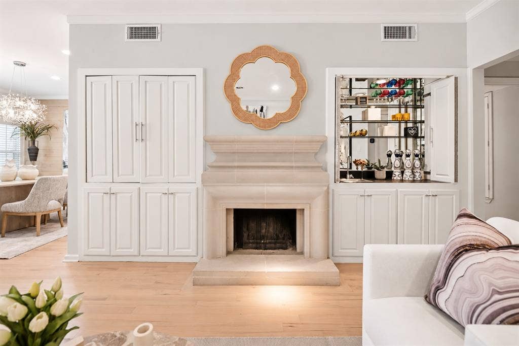 6840 E Northwest Highway, Dallas, TX 75231 6840 E Northwest Highway, Dallas, TX 75231