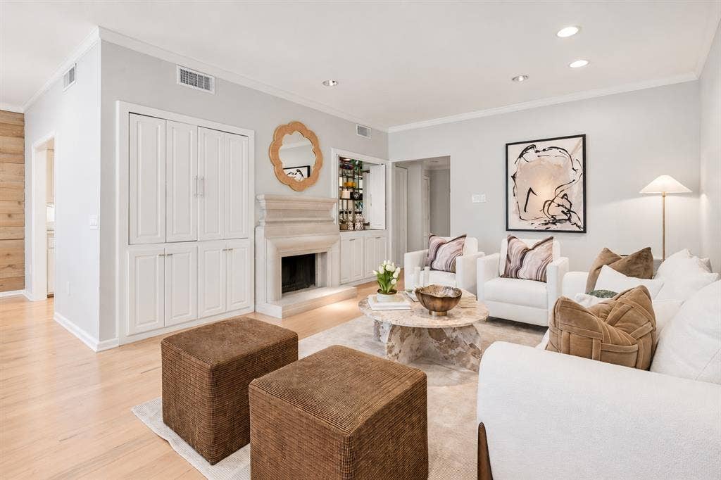 6840 E Northwest Highway, Dallas, TX 75231 6840 E Northwest Highway, Dallas, TX 75231