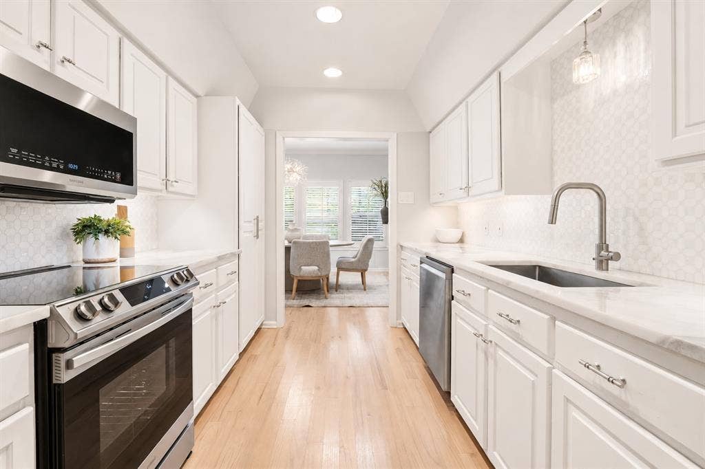 6840 E Northwest Highway, Dallas, TX 75231 6840 E Northwest Highway, Dallas, TX 75231