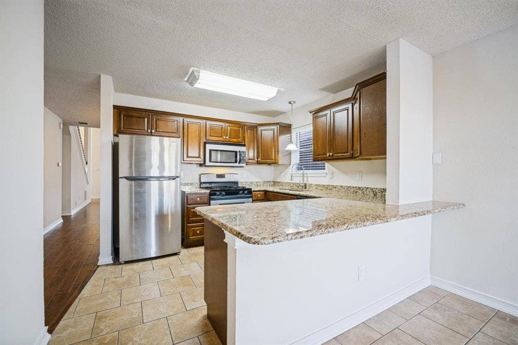 3115 Sara Drive, Rowlett, TX 75088 3115 Sara Drive, Rowlett, TX 75088
