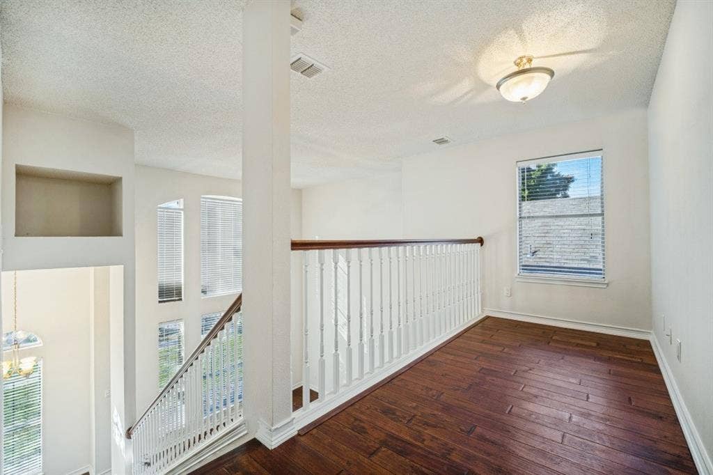 3115 Sara Drive, Rowlett, TX 75088 3115 Sara Drive, Rowlett, TX 75088