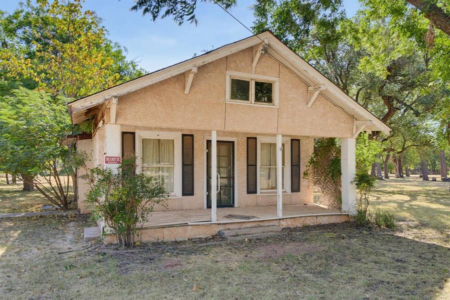 Property photo for 101 East Street, Buffalo Gap, TX