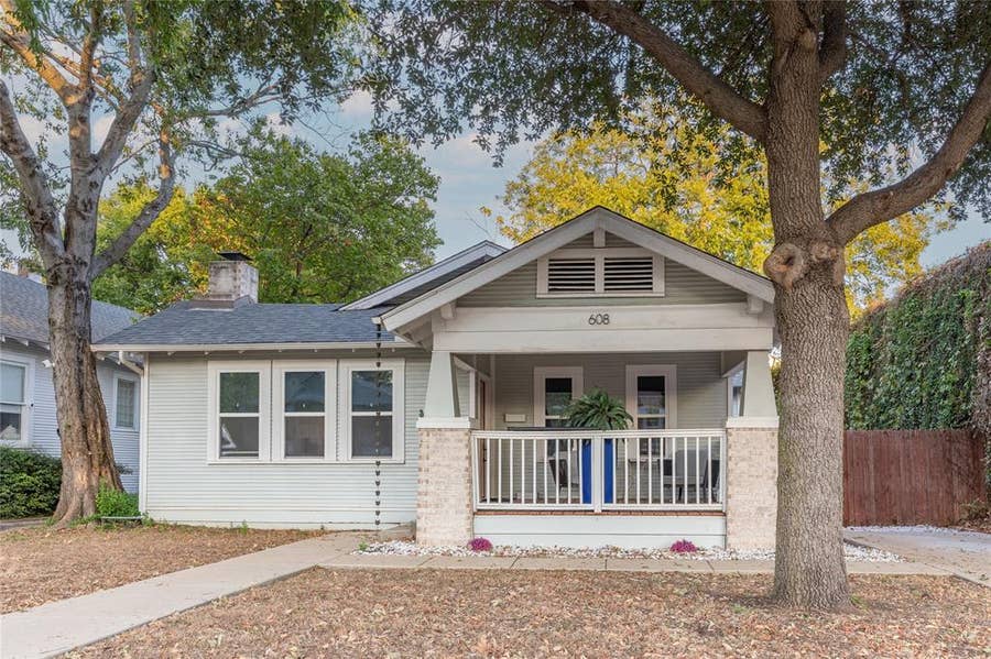 Property photo for 608 N Edgefield Avenue, Dallas, TX