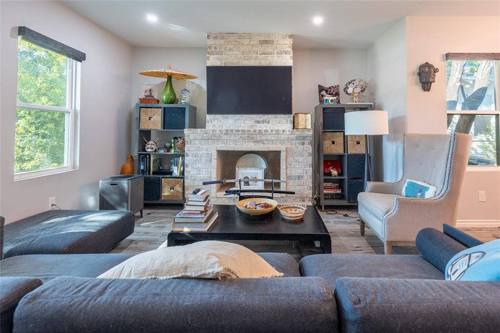 608 N Edgefield Avenue, Dallas, TX 75208 Lots of windows that bring the light into the main living areas and bedrooms.