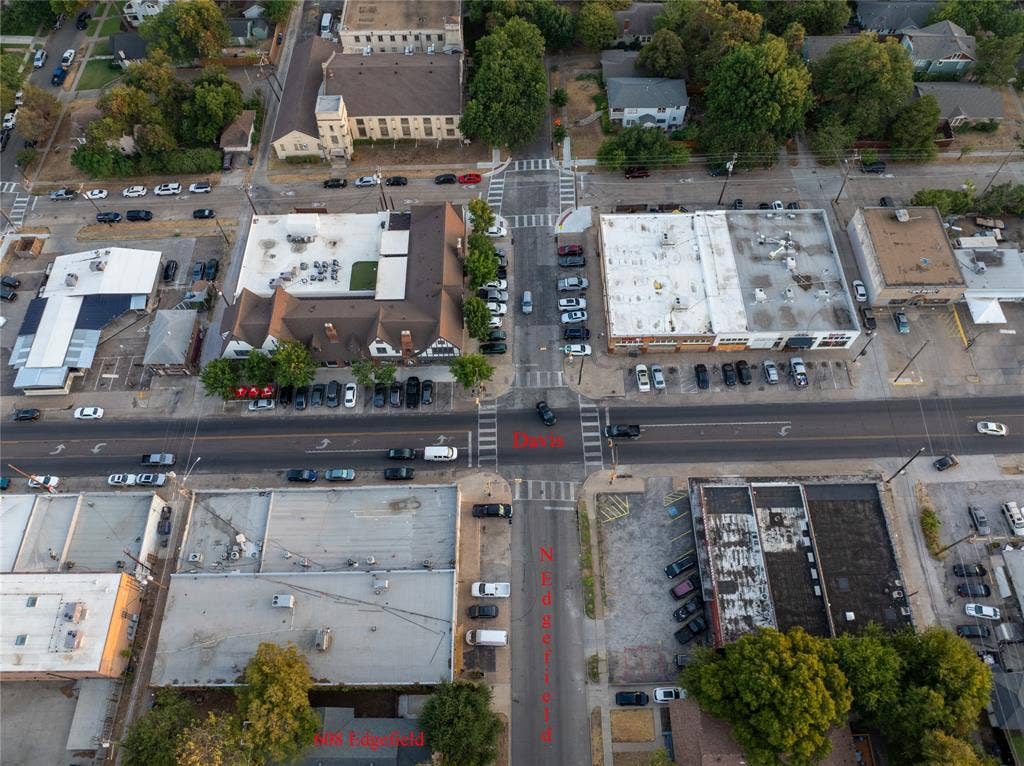 608 N Edgefield Avenue, Dallas, TX 75208 Close proximity to the the Bishop Arts District