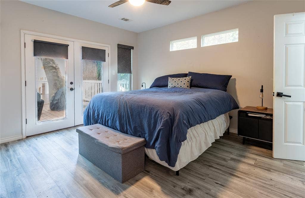 608 N Edgefield Avenue, Dallas, TX 75208 Primary bedroom opens up to a spacious and private backyard.