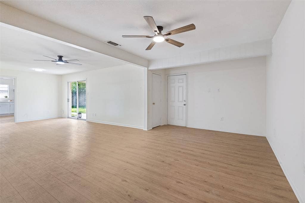 1734 Glen Key Street, Grand Prairie, TX 75051 1734 Glen Key Street, Grand Prairie, TX 75051