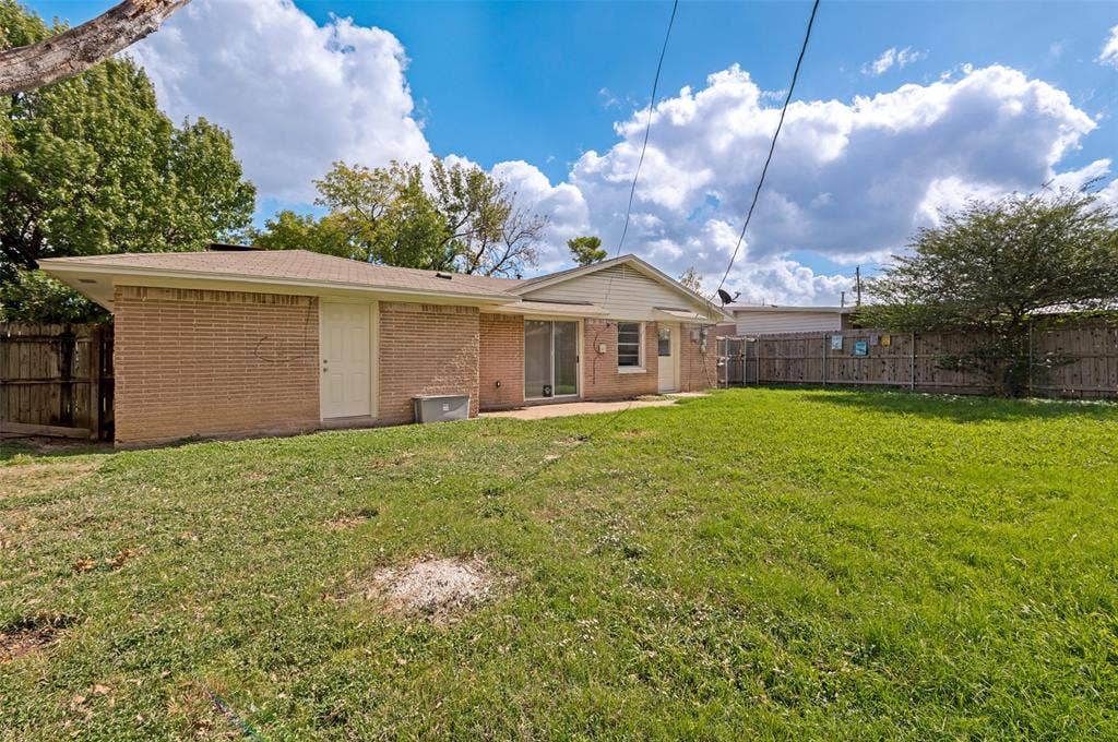 1734 Glen Key Street, Grand Prairie, TX 75051 1734 Glen Key Street, Grand Prairie, TX 75051