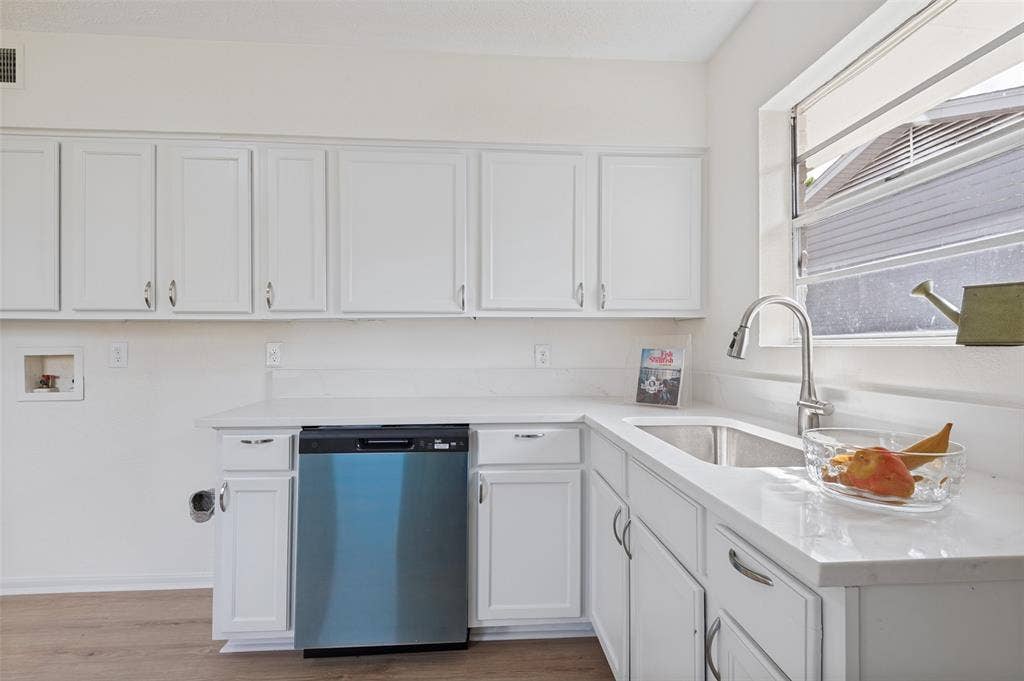 1734 Glen Key Street, Grand Prairie, TX 75051 1734 Glen Key Street, Grand Prairie, TX 75051