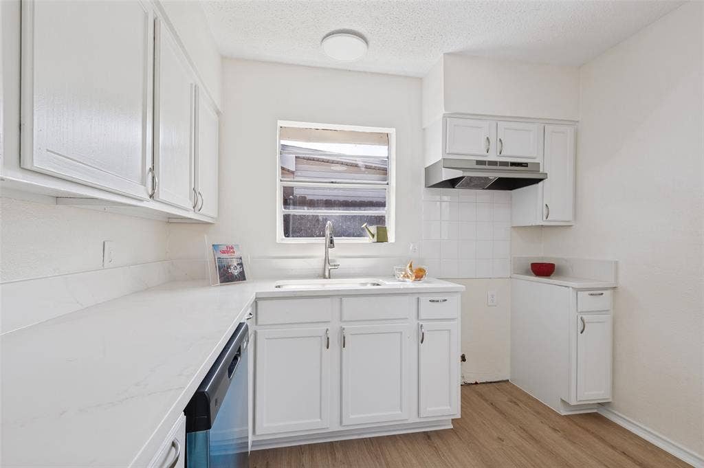 1734 Glen Key Street, Grand Prairie, TX 75051 1734 Glen Key Street, Grand Prairie, TX 75051