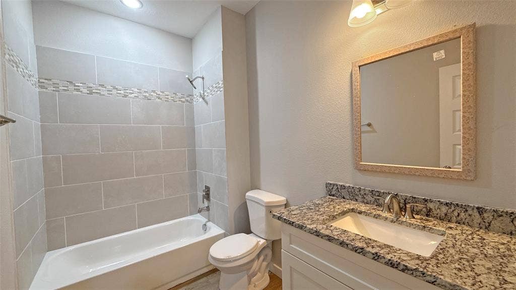 3826 Holmes Street, Dallas, TX 75215 3826 Holmes Street, Dallas, TX 75215