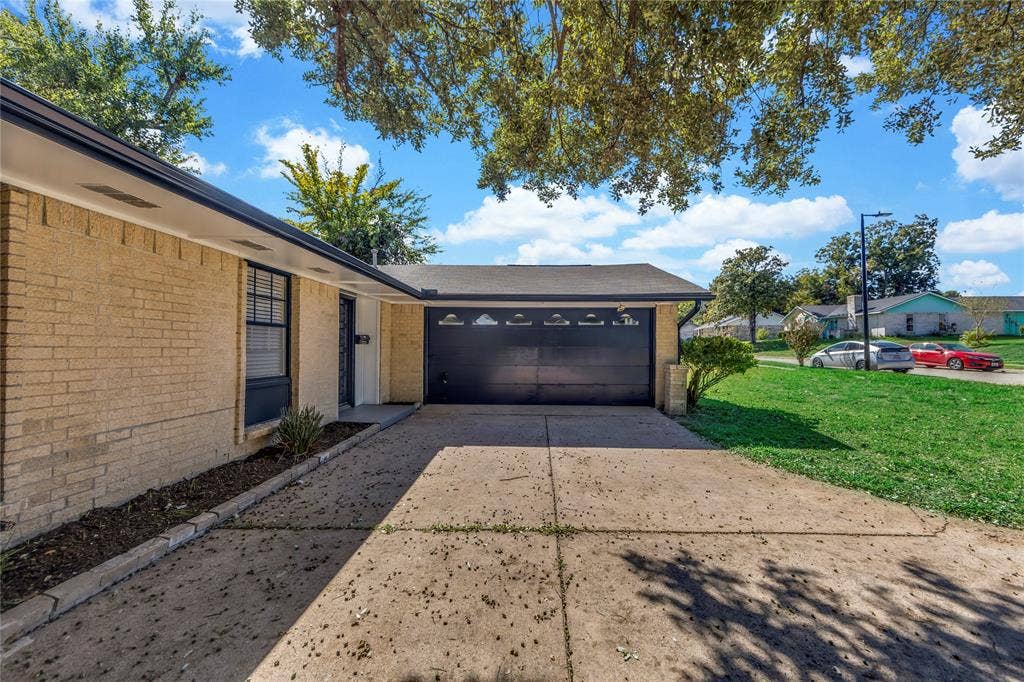 310 meadowhill Drive, Garland, TX 75043