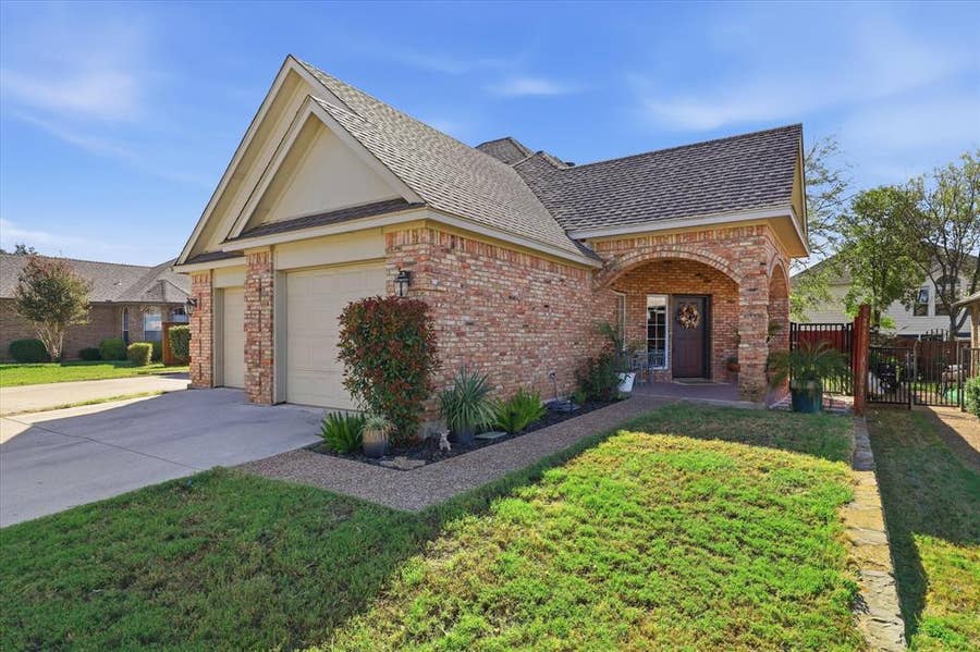 Property photo for 700 Harbour Town Drive, Lake Dallas, TX