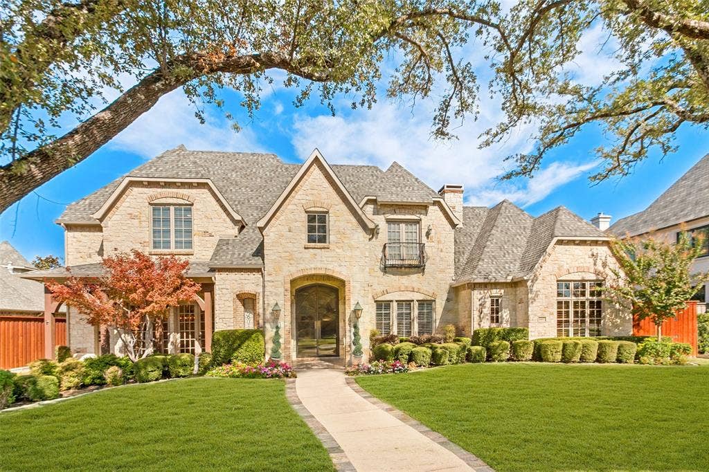 6467 Orchid Lane, Dallas, TX 75230 Walkway with perimeter slate leads to the covered patio with stunning, custom designed Solara front entry doors.