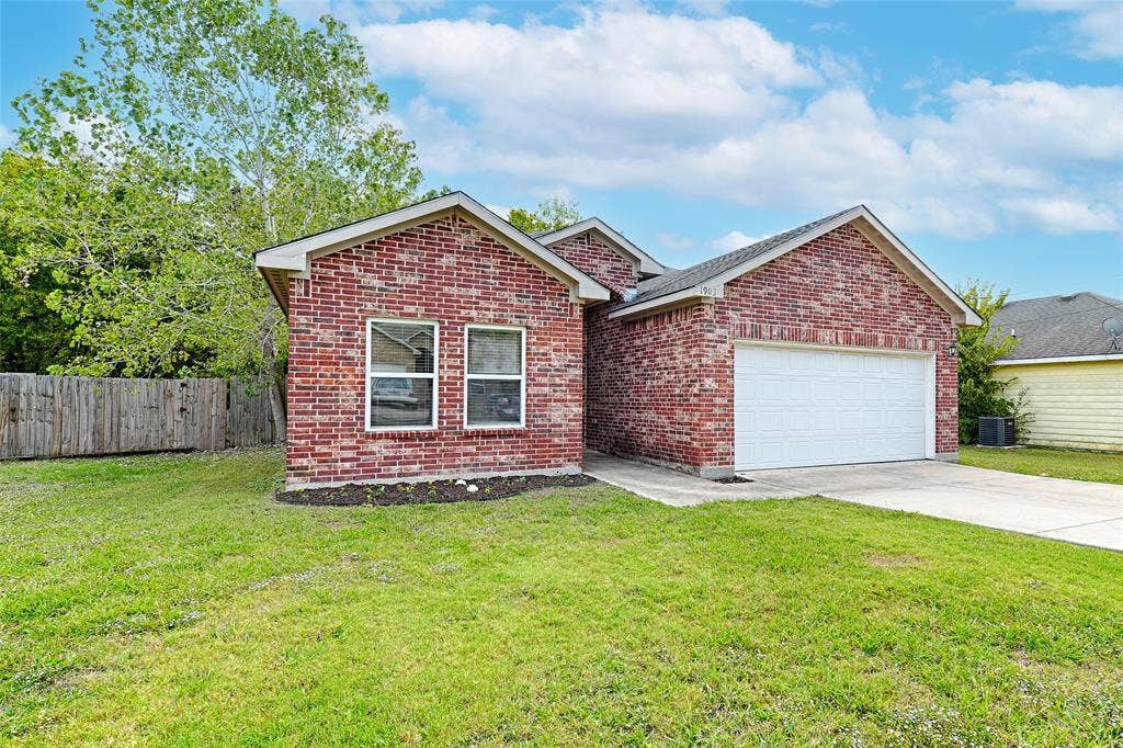 1903 Morgan Street, Greenville, TX 75401 1903 Morgan Street, Greenville, TX 75401