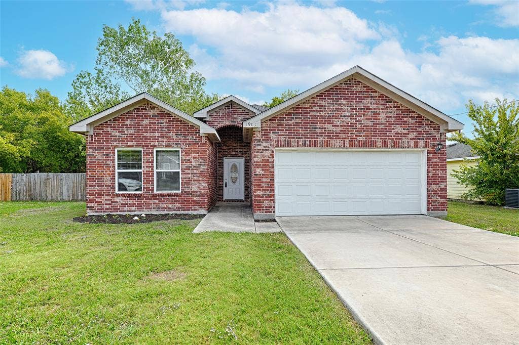 1903 Morgan Street, Greenville, TX 75401 1903 Morgan Street, Greenville, TX 75401