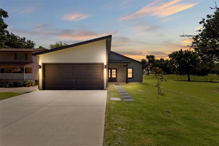 Property photo for 4406 S Ottawa Road, Dallas, TX