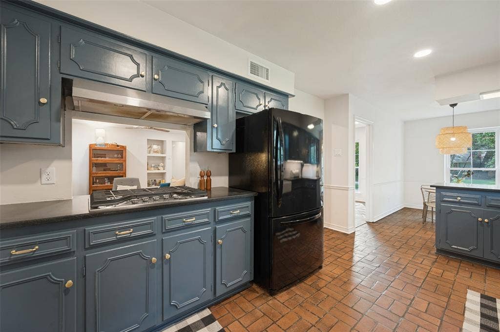 2821 Millwood Drive, Farmers Branch, TX 75234 2821 Millwood Drive, Farmers Branch, TX 75234