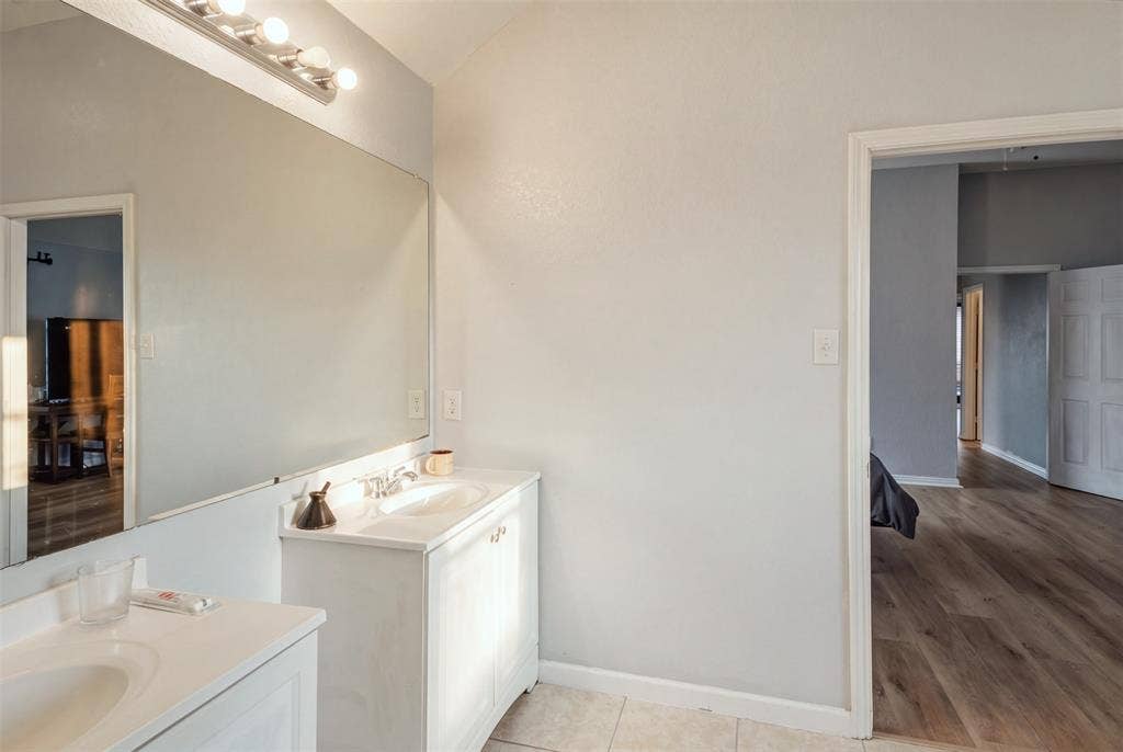 2710 Kingswood Drive, Garland, TX 75040 2710 Kingswood Drive, Garland, TX 75040