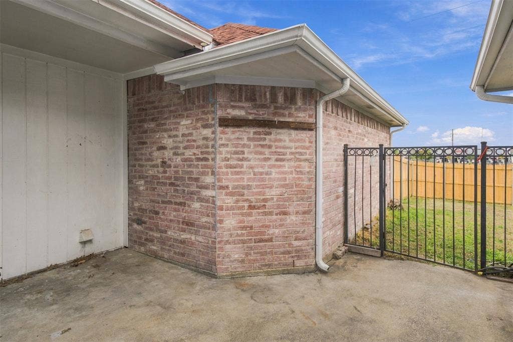 2710 Kingswood Drive, Garland, TX 75040 2710 Kingswood Drive, Garland, TX 75040