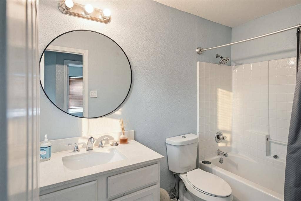 2710 Kingswood Drive, Garland, TX 75040 2710 Kingswood Drive, Garland, TX 75040