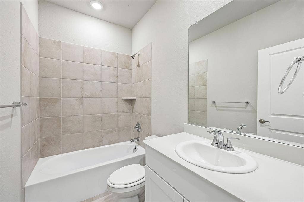 Photo is not of the actual home, but is an inspirational photo of builder’s model home and may depict options, furnishings, and/or decorator features that are not included.