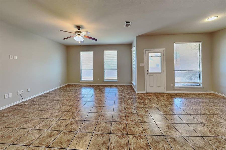 Property photo for 7601 Yearling Way, Arlington, TX