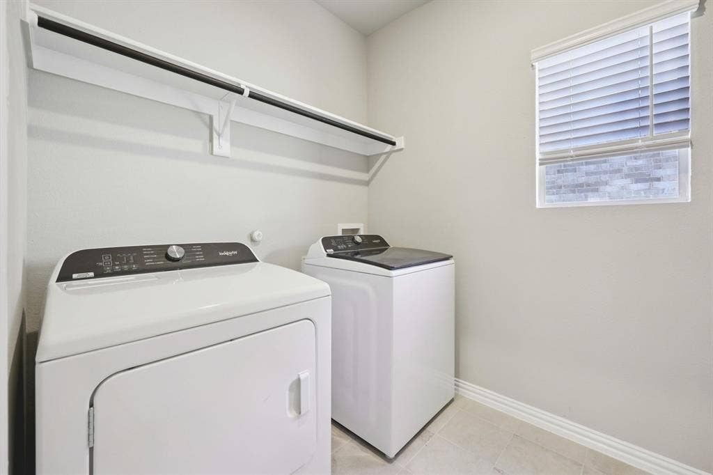 1125 Windflower Drive, Princeton, TX 75407 Photo is not of the actual home, but is an inspirational photo of builder’s model home and may depict options, furnishings, and/or decorator features that are not included.