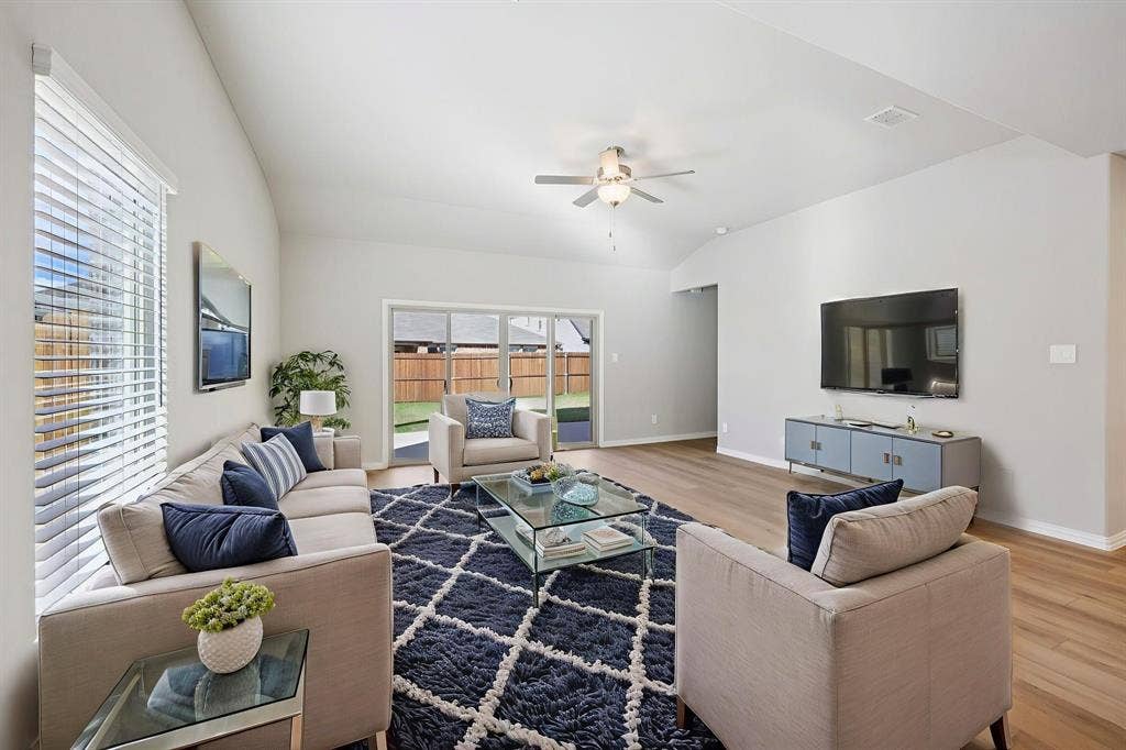 1125 Windflower Drive, Princeton, TX 75407 Photo is not of the actual home, but is an inspirational photo of builder’s model home and may depict options, furnishings, and/or decorator features that are not included.