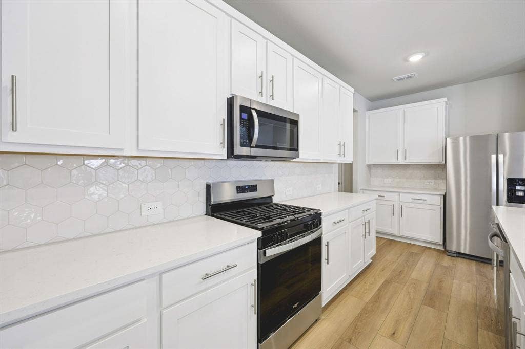 1125 Windflower Drive, Princeton, TX 75407 Photo is not of the actual home, but is an inspirational photo of builder’s model home and may depict options, furnishings, and/or decorator features that are not included.