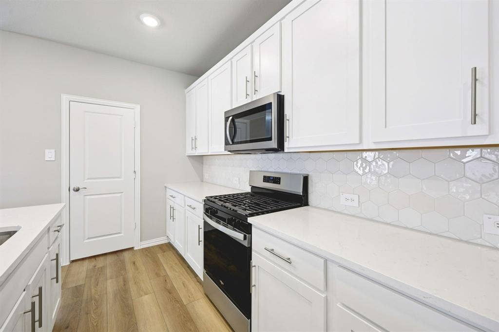 1125 Windflower Drive, Princeton, TX 75407 Photo is not of the actual home, but is an inspirational photo of builder’s model home and may depict options, furnishings, and/or decorator features that are not included.
